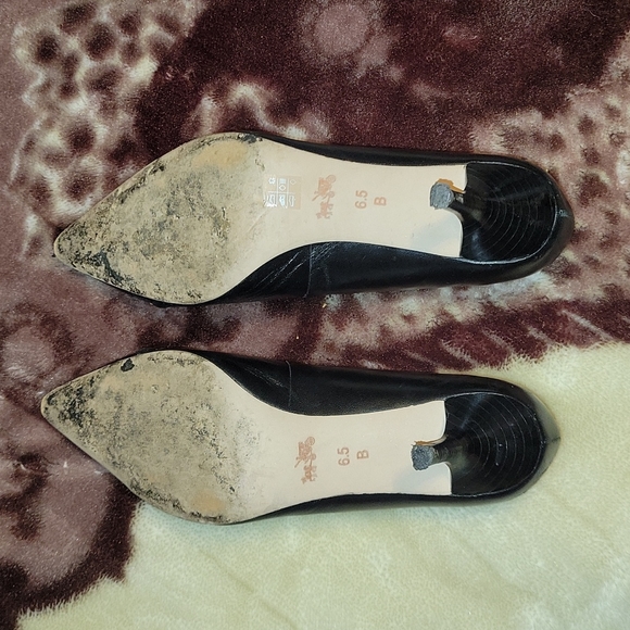 Coach Pointy Toe Heels - Picture 4 of 6